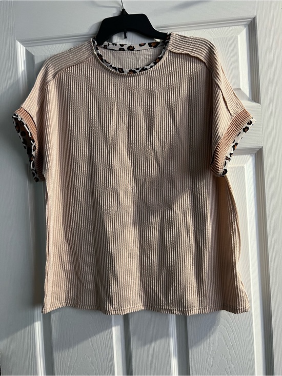 SHEIN Tops - SHEIN Cream Ribbed Short Sleeve Top with Leopard Trim